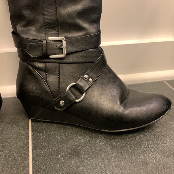 Black boots - Picture 2 of 9